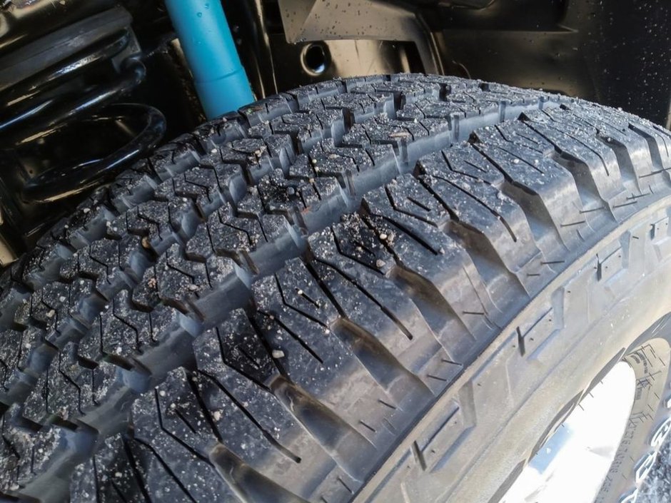 2024 Ram 2500 BIG HORN IN BRIGHT WHITE EQUIPPED WITH A 6.4L HEMI V8 , 4X4 , 8SPD AUTO , 18INCH RIMS , ALPINE UADIO , LVL 2 EQUIPMENT GROUP , O-6