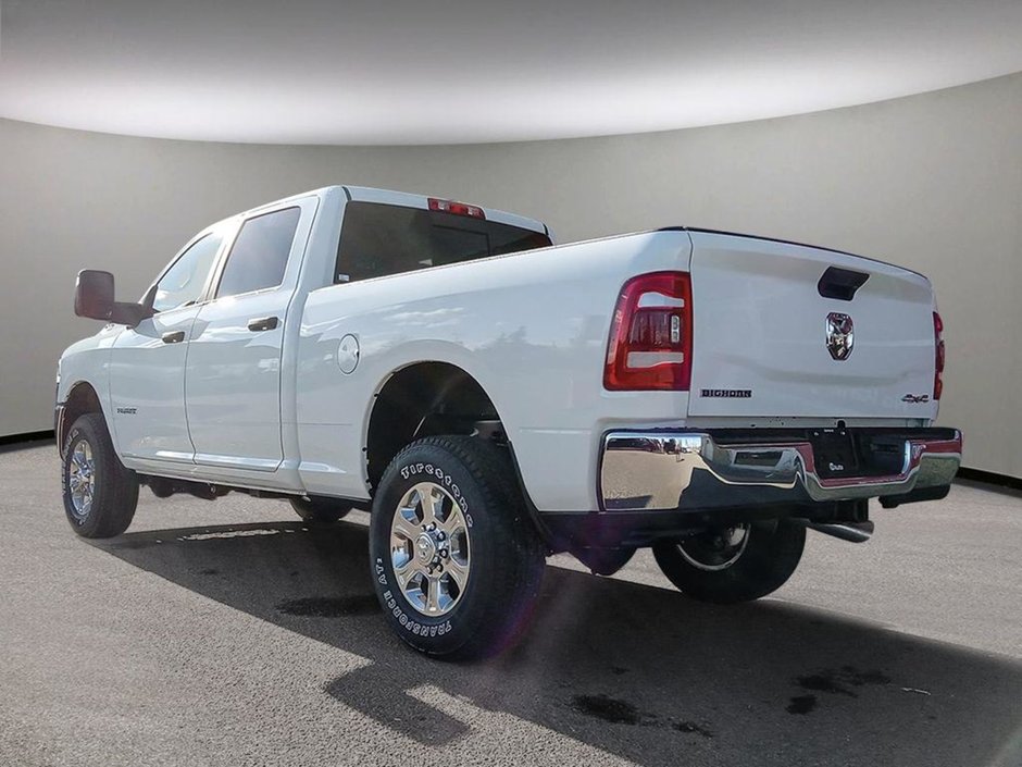 2024 Ram 2500 BIG HORN IN BRIGHT WHITE EQUIPPED WITH A 6.4L HEMI V8 , 4X4 , 8SPD AUTO , 18INCH RIMS , ALPINE UADIO , LVL 2 EQUIPMENT GROUP , O-3