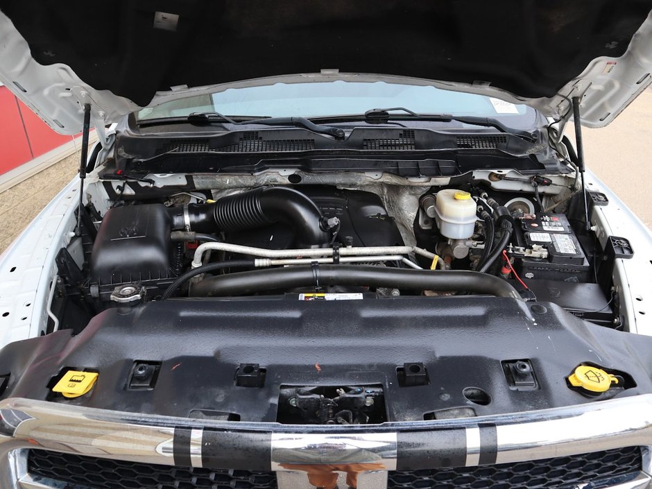 2016 Ram 3500 SLT IN BRIGHT WHITE EQUIPPED WITH A 5.7L HEMI V8 , 4X4 , 6 SPD AUTO , 6SPEAKER AUDIO , PWR WINDOWS/LOCKS , AC , CRUISE-27