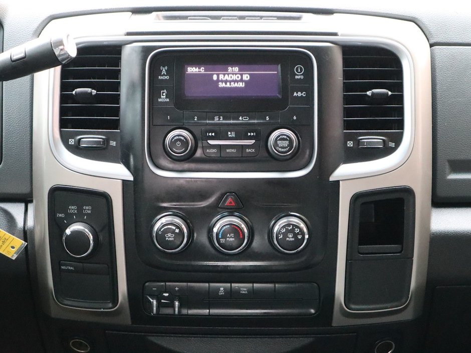 2016 Ram 3500 SLT IN BRIGHT WHITE EQUIPPED WITH A 5.7L HEMI V8 , 4X4 , 6 SPD AUTO , 6SPEAKER AUDIO , PWR WINDOWS/LOCKS , AC , CRUISE-23