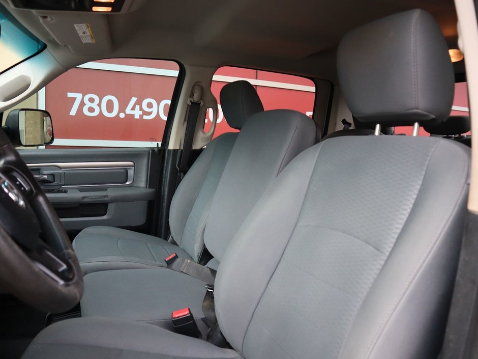 2016 Ram 3500 SLT IN BRIGHT WHITE EQUIPPED WITH A 5.7L HEMI V8 , 4X4 , 6 SPD AUTO , 6SPEAKER AUDIO , PWR WINDOWS/LOCKS , AC , CRUISE-19