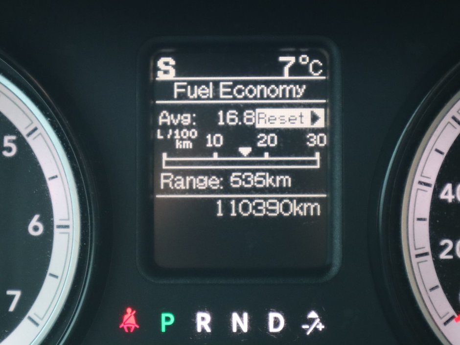 2016 Ram 3500 SLT IN BRIGHT WHITE EQUIPPED WITH A 5.7L HEMI V8 , 4X4 , 6 SPD AUTO , 6SPEAKER AUDIO , PWR WINDOWS/LOCKS , AC , CRUISE-26