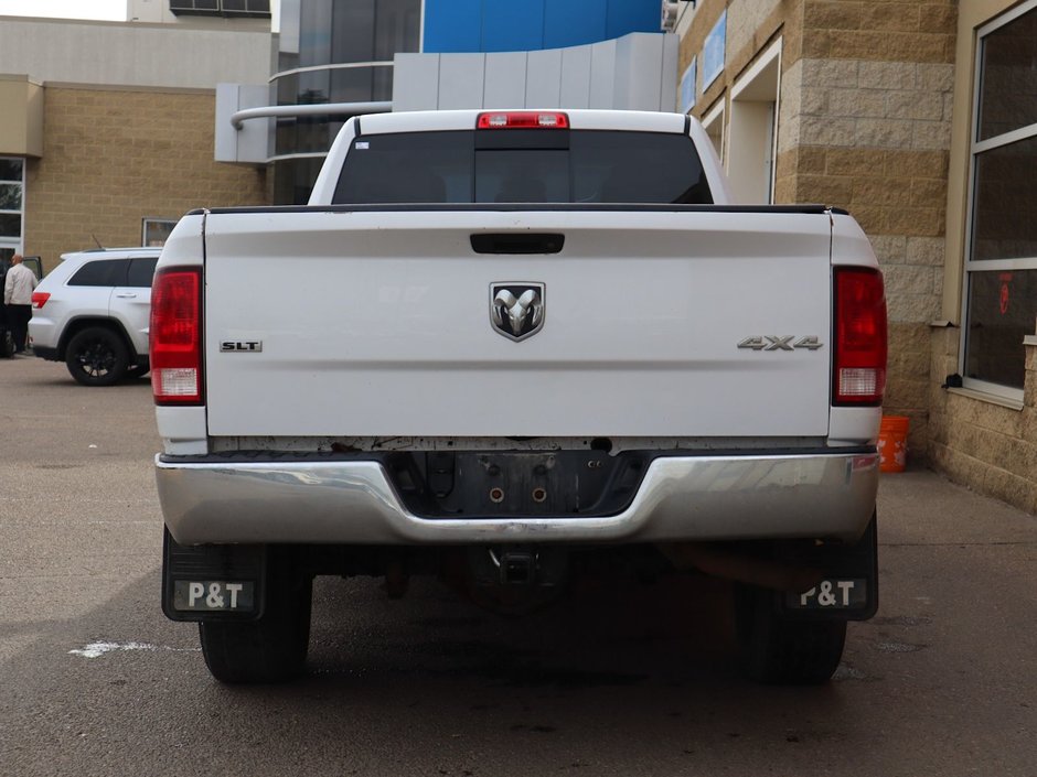 2016 Ram 3500 SLT IN BRIGHT WHITE EQUIPPED WITH A 5.7L HEMI V8 , 4X4 , 6 SPD AUTO , 6SPEAKER AUDIO , PWR WINDOWS/LOCKS , AC , CRUISE-8