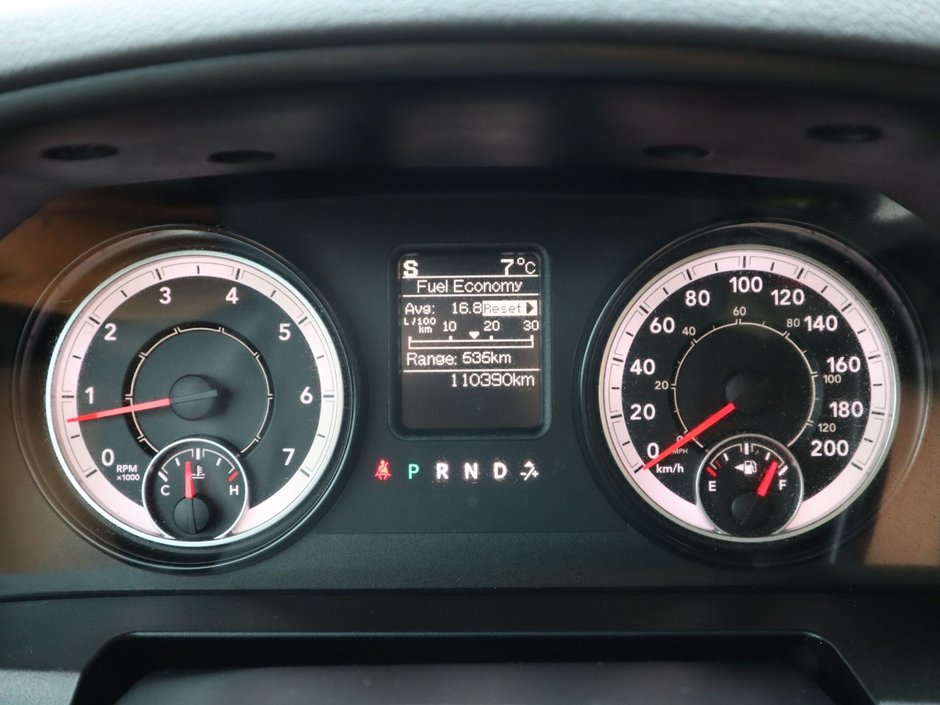 2016 Ram 3500 SLT IN BRIGHT WHITE EQUIPPED WITH A 5.7L HEMI V8 , 4X4 , 6 SPD AUTO , 6SPEAKER AUDIO , PWR WINDOWS/LOCKS , AC , CRUISE-25