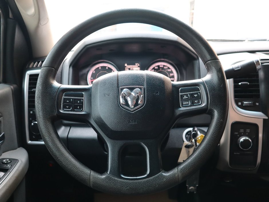 2016 Ram 3500 SLT IN BRIGHT WHITE EQUIPPED WITH A 5.7L HEMI V8 , 4X4 , 6 SPD AUTO , 6SPEAKER AUDIO , PWR WINDOWS/LOCKS , AC , CRUISE-24