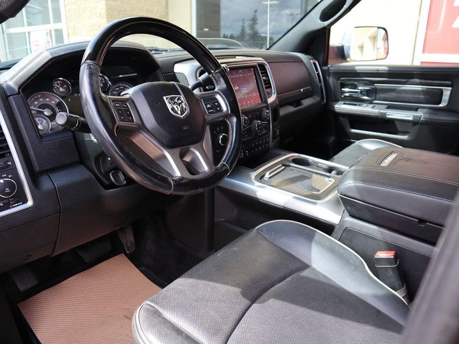 2018 Ram 3500 LIMITED IN RED PEARL EQUIPPED WITH A 6.7L CUMMINS TURBO DIESEL I6 , 4X4 , 6SPD AUTO , RUNNING BOARDS , 5TH WHEEL & GOOSENECK TOW-17