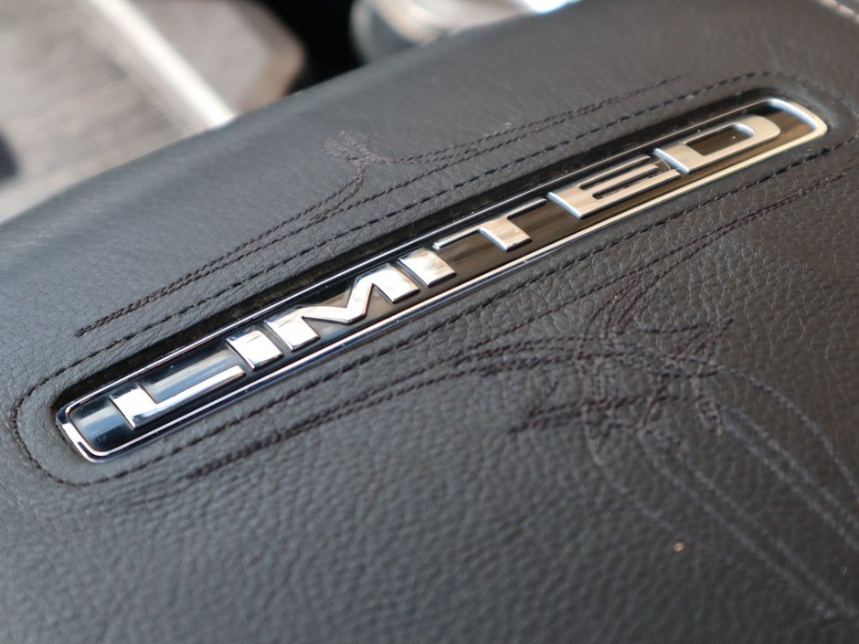 2018 Ram 3500 LIMITED IN RED PEARL EQUIPPED WITH A 6.7L CUMMINS TURBO DIESEL I6 , 4X4 , 6SPD AUTO , RUNNING BOARDS , 5TH WHEEL & GOOSENECK TOW-27