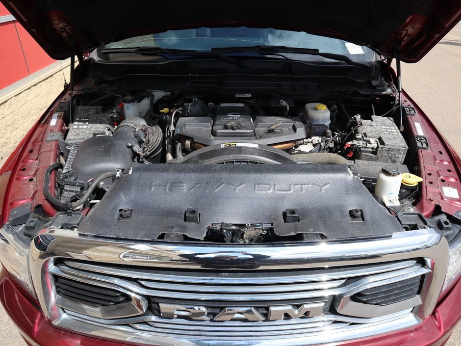 2018 Ram 3500 LIMITED IN RED PEARL EQUIPPED WITH A 6.7L CUMMINS TURBO DIESEL I6 , 4X4 , 6SPD AUTO , RUNNING BOARDS , 5TH WHEEL & GOOSENECK TOW-32