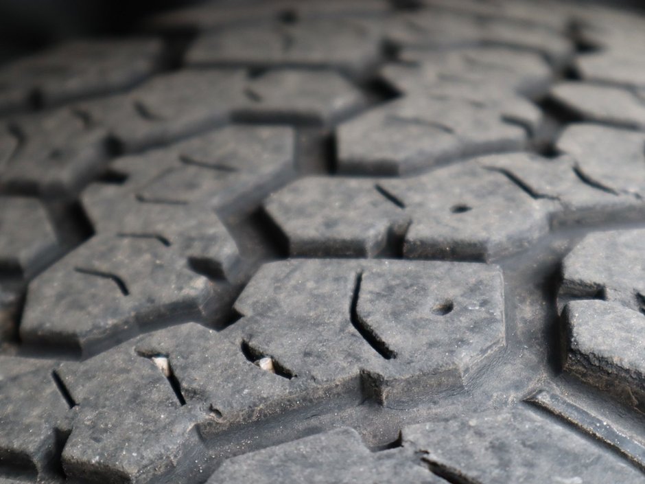 2018 Ram 3500 LIMITED IN RED PEARL EQUIPPED WITH A 6.7L CUMMINS TURBO DIESEL I6 , 4X4 , 6SPD AUTO , RUNNING BOARDS , 5TH WHEEL & GOOSENECK TOW-5