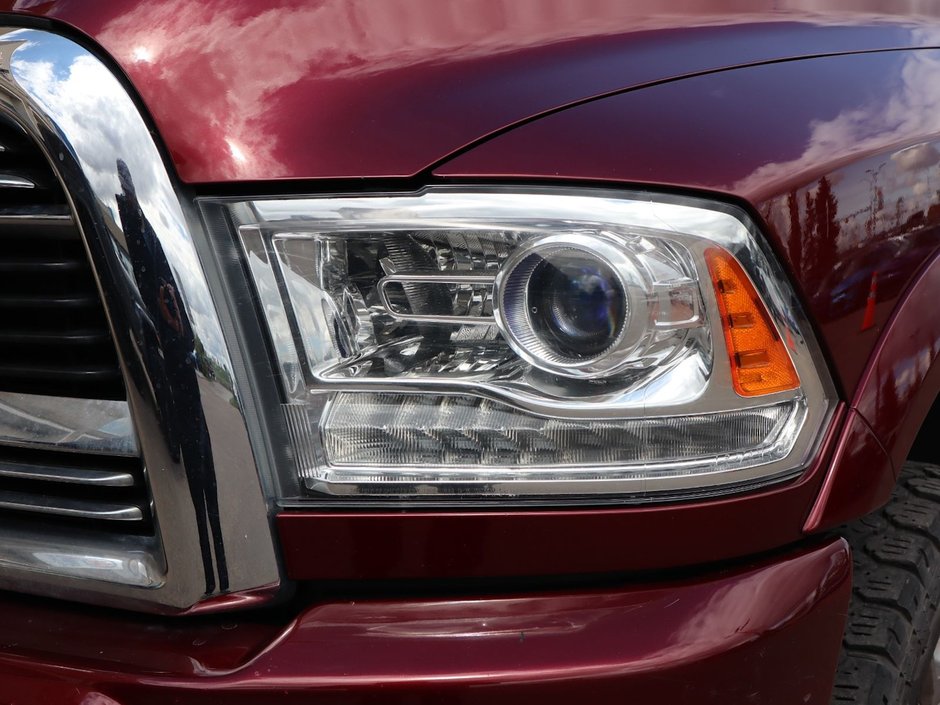 2018 Ram 3500 LIMITED IN RED PEARL EQUIPPED WITH A 6.7L CUMMINS TURBO DIESEL I6 , 4X4 , 6SPD AUTO , RUNNING BOARDS , 5TH WHEEL & GOOSENECK TOW-3