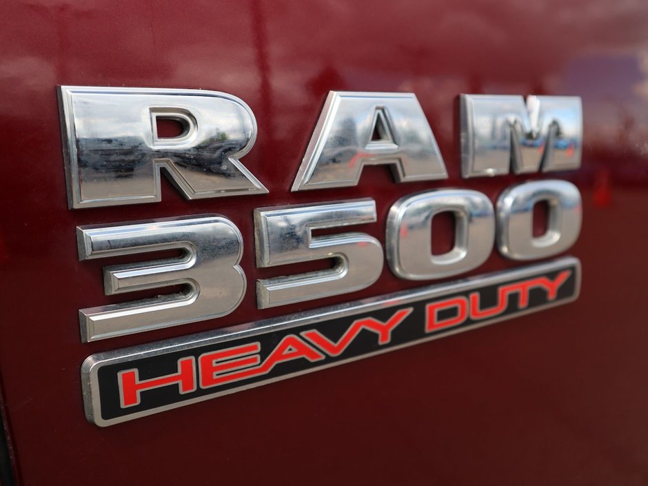 2018 Ram 3500 LIMITED IN RED PEARL EQUIPPED WITH A 6.7L CUMMINS TURBO DIESEL I6 , 4X4 , 6SPD AUTO , RUNNING BOARDS , 5TH WHEEL & GOOSENECK TOW-12