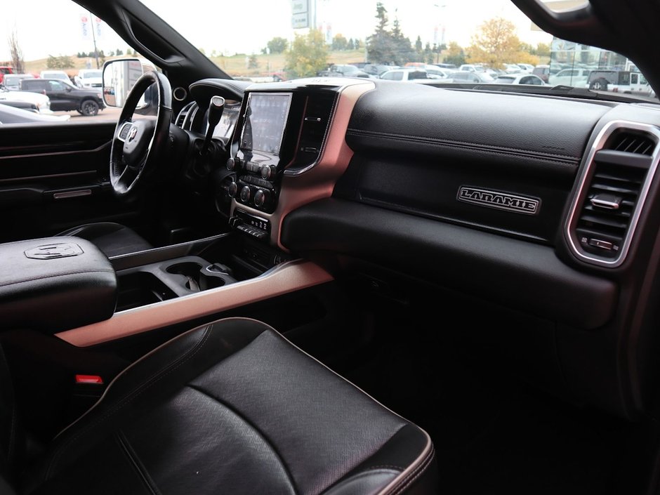 2019 Ram 3500 LARAMIE IN BRIGHT WHITE EQUIPPED WITH A 6.7L HO CUMMINS TURBO DIESEL I6 , 4X4 , 6SPD AISIN HD AUTO , LARAMIE LVL 2 , SPORT APPEA-23