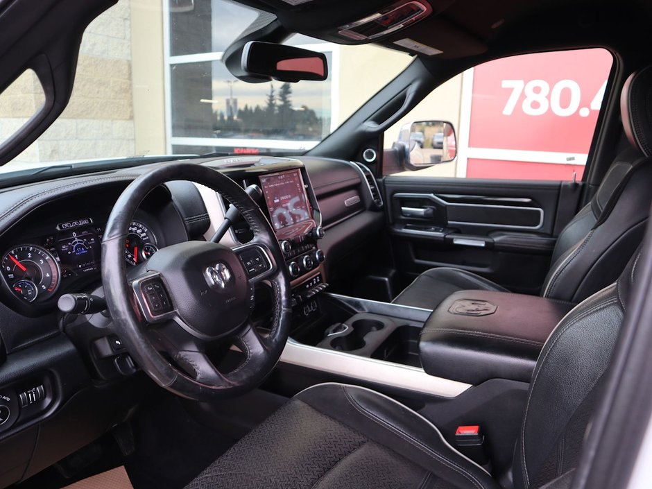 2019 Ram 3500 LARAMIE IN BRIGHT WHITE EQUIPPED WITH A 6.7L HO CUMMINS TURBO DIESEL I6 , 4X4 , 6SPD AISIN HD AUTO , LARAMIE LVL 2 , SPORT APPEA-17