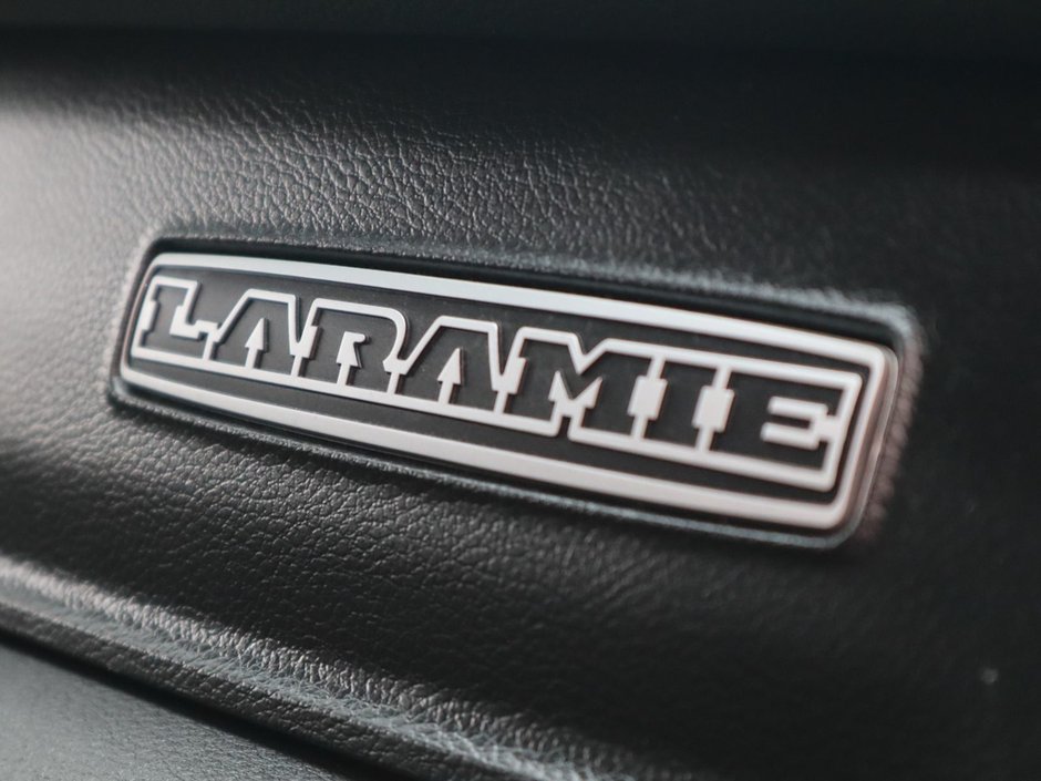 2019 Ram 3500 LARAMIE IN BRIGHT WHITE EQUIPPED WITH A 6.7L HO CUMMINS TURBO DIESEL I6 , 4X4 , 6SPD AISIN HD AUTO , LARAMIE LVL 2 , SPORT APPEA-24