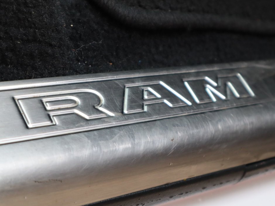 2019 Ram 3500 LARAMIE IN BRIGHT WHITE EQUIPPED WITH A 6.7L HO CUMMINS TURBO DIESEL I6 , 4X4 , 6SPD AISIN HD AUTO , LARAMIE LVL 2 , SPORT APPEA-25