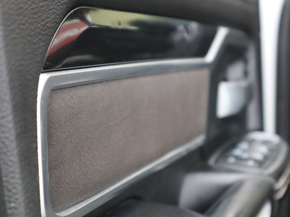 2019 Ram 3500 LARAMIE IN BRIGHT WHITE EQUIPPED WITH A 6.7L HO CUMMINS TURBO DIESEL I6 , 4X4 , 6SPD AISIN HD AUTO , LARAMIE LVL 2 , SPORT APPEA-19