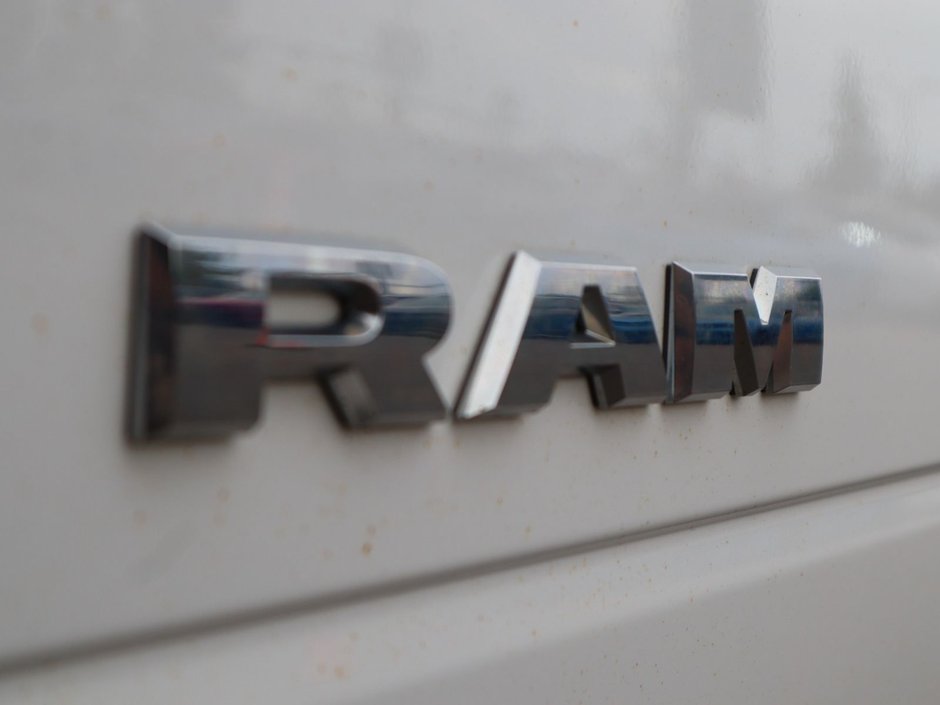 2019 Ram 3500 LARAMIE IN BRIGHT WHITE EQUIPPED WITH A 6.7L HO CUMMINS TURBO DIESEL I6 , 4X4 , 6SPD AISIN HD AUTO , LARAMIE LVL 2 , SPORT APPEA-13