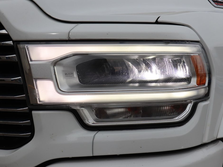 2019 Ram 3500 LARAMIE IN BRIGHT WHITE EQUIPPED WITH A 6.7L HO CUMMINS TURBO DIESEL I6 , 4X4 , 6SPD AISIN HD AUTO , LARAMIE LVL 2 , SPORT APPEA-3