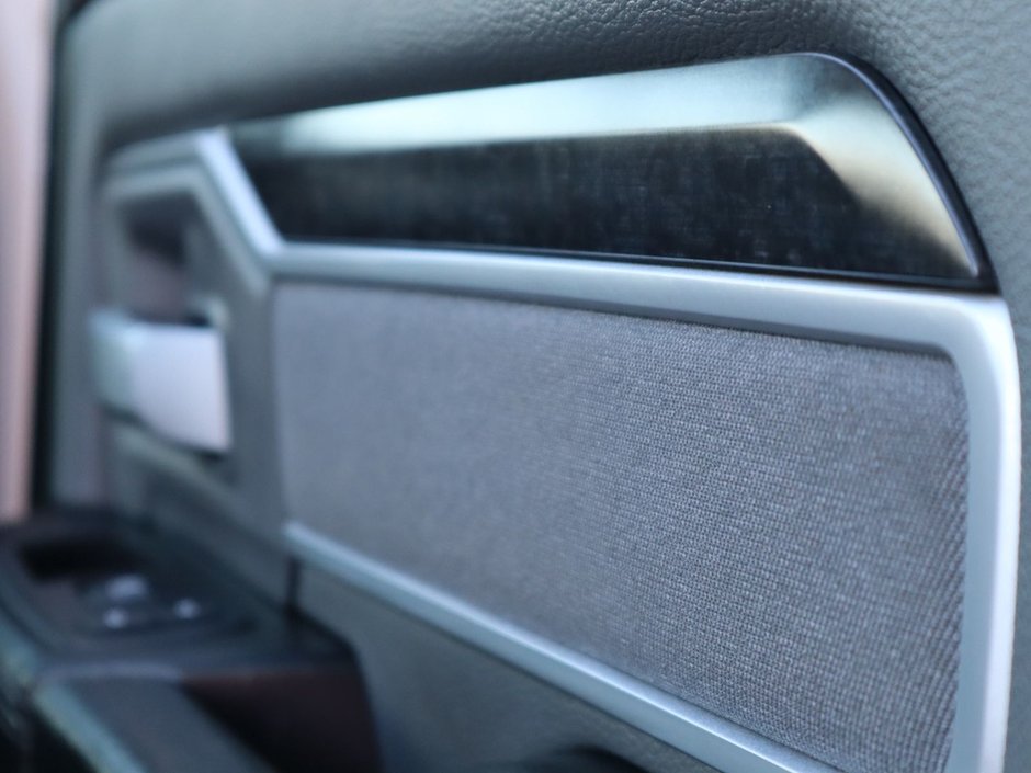 2020 Ram 3500 BIG HORN IN BRIGHT WHITE EQUIPPED WITH A 6.4L HEMI V8 , 4X4 , 8SPD AUTO , 18INCH RIMS , PROTECTION GROUP , PWR DRIVER SEAT , BAC-22