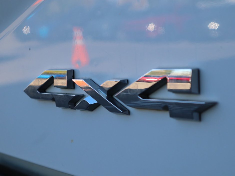 2020 Ram 3500 BIG HORN IN BRIGHT WHITE EQUIPPED WITH A 6.4L HEMI V8 , 4X4 , 8SPD AUTO , 18INCH RIMS , PROTECTION GROUP , PWR DRIVER SEAT , BAC-16