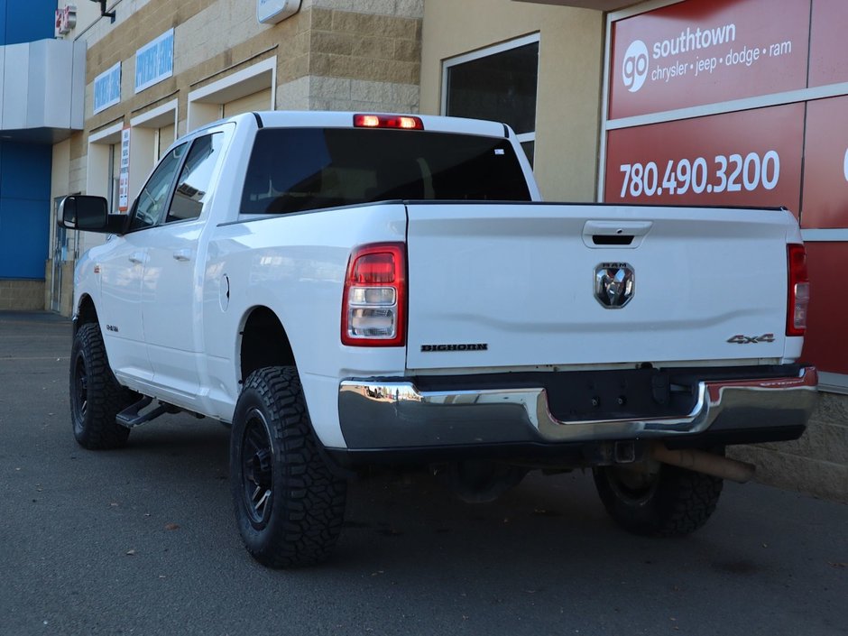 2020 Ram 3500 BIG HORN IN BRIGHT WHITE EQUIPPED WITH A 6.4L HEMI V8 , 4X4 , 8SPD AUTO , 18INCH RIMS , PROTECTION GROUP , PWR DRIVER SEAT , BAC-7