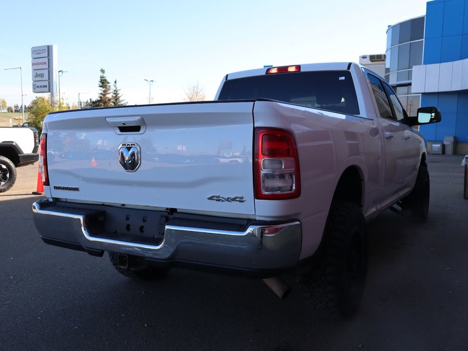 2020 Ram 3500 BIG HORN IN BRIGHT WHITE EQUIPPED WITH A 6.4L HEMI V8 , 4X4 , 8SPD AUTO , 18INCH RIMS , PROTECTION GROUP , PWR DRIVER SEAT , BAC-9