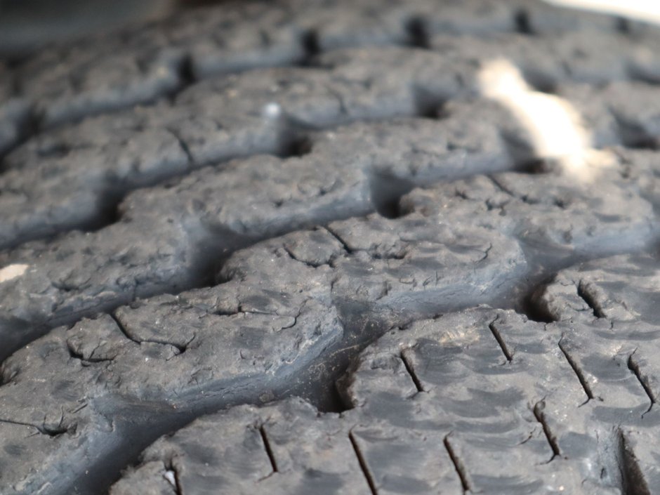 2022 Ram 3500 LONGHORN IN PEARL WHITE EQUIPPED WITH A 6.7L CUMMINS TURBO DIESEL , 4X4 , 6SPD AISIN HD AUTO , ADAPTIVE STEERING , REAR AUTO LVL-5