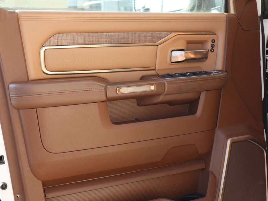 2022 Ram 3500 LONGHORN IN PEARL WHITE EQUIPPED WITH A 6.7L CUMMINS TURBO DIESEL , 4X4 , 6SPD AISIN HD AUTO , ADAPTIVE STEERING , REAR AUTO LVL-19