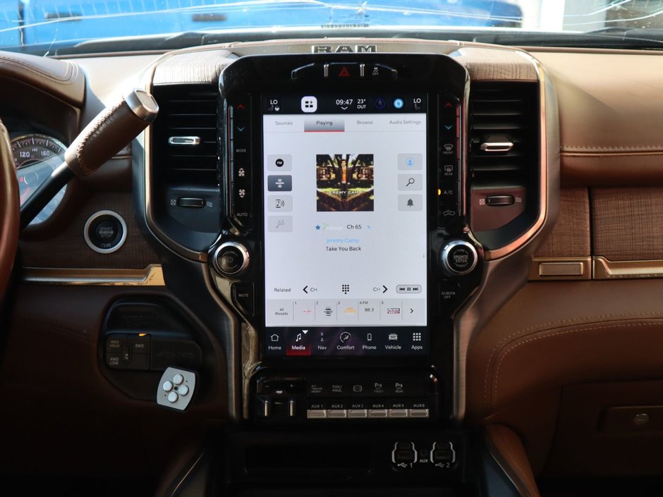 2022 Ram 3500 LONGHORN IN PEARL WHITE EQUIPPED WITH A 6.7L CUMMINS TURBO DIESEL , 4X4 , 6SPD AISIN HD AUTO , ADAPTIVE STEERING , REAR AUTO LVL-27