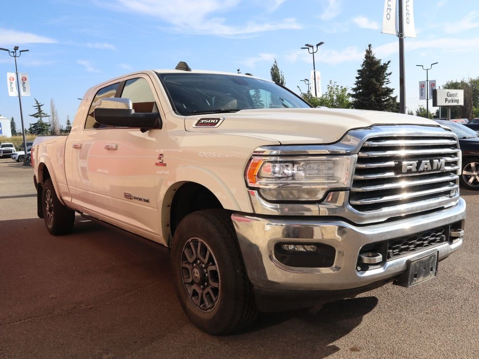 2022 Ram 3500 LONGHORN IN PEARL WHITE EQUIPPED WITH A 6.7L CUMMINS TURBO DIESEL , 4X4 , 6SPD AISIN HD AUTO , ADAPTIVE STEERING , REAR AUTO LVL-10