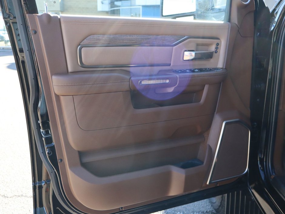 2023 Ram 3500 LIMITED LONGHORN IN DIAMOND BLACK EQUIPPED WITH A 6.7L HO CUMMINS TUBRO DIESEL I6 , 4X4 , 6SPD AISIN HD AUTO , DUALLY , REAR AUT-19