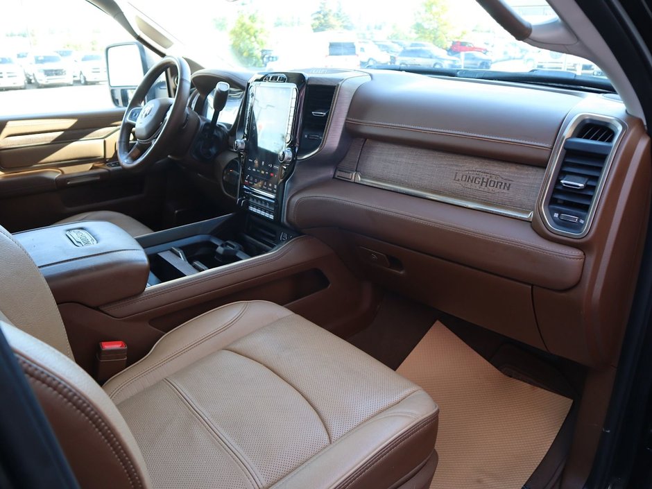 2023 Ram 3500 LIMITED LONGHORN IN DIAMOND BLACK EQUIPPED WITH A 6.7L HO CUMMINS TUBRO DIESEL I6 , 4X4 , 6SPD AISIN HD AUTO , DUALLY , REAR AUT-27