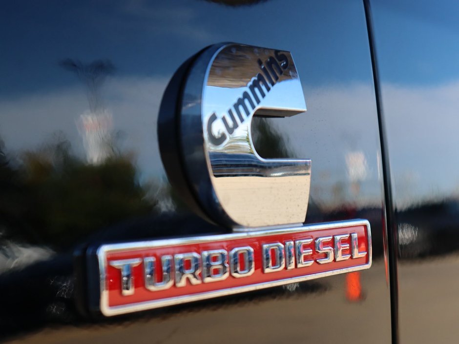 2023 Ram 3500 LIMITED LONGHORN IN DIAMOND BLACK EQUIPPED WITH A 6.7L HO CUMMINS TUBRO DIESEL I6 , 4X4 , 6SPD AISIN HD AUTO , DUALLY , REAR AUT-13