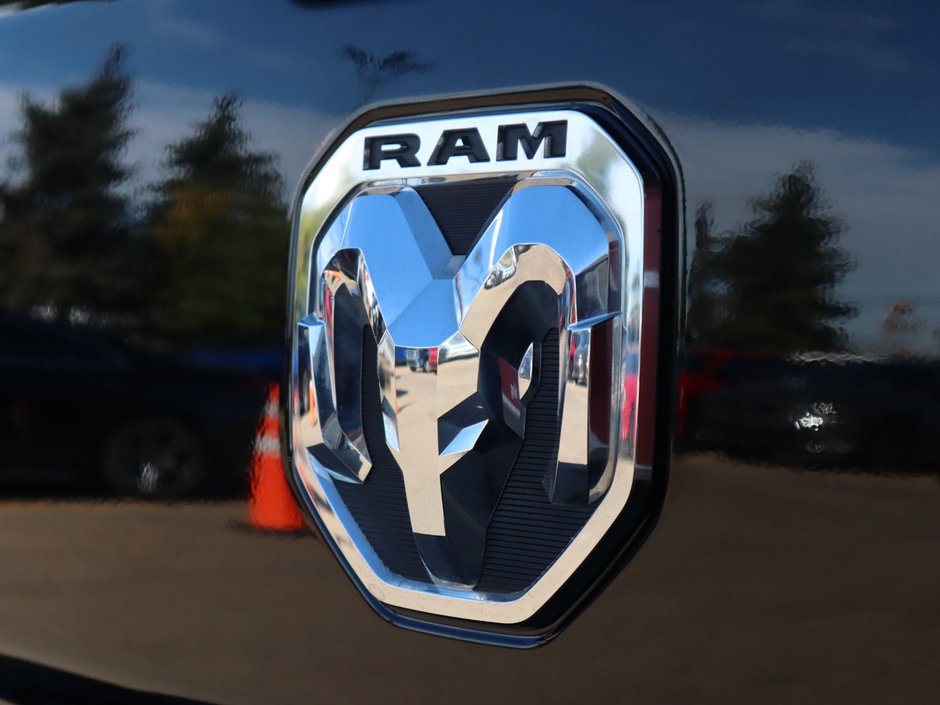 2023 Ram 3500 LIMITED LONGHORN IN DIAMOND BLACK EQUIPPED WITH A 6.7L HO CUMMINS TUBRO DIESEL I6 , 4X4 , 6SPD AISIN HD AUTO , DUALLY , REAR AUT-14