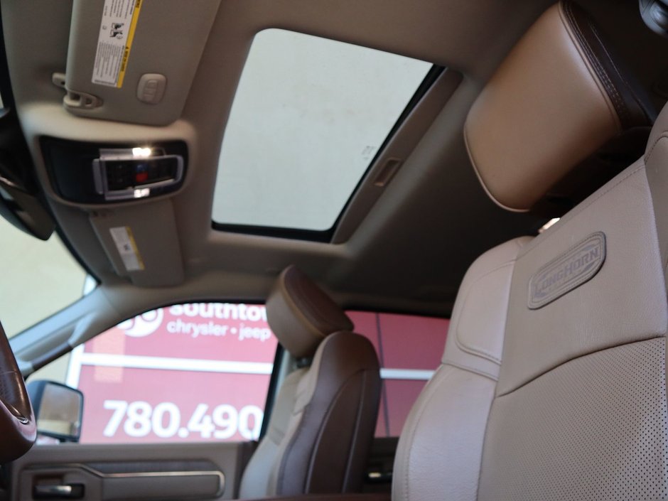 2023 Ram 3500 LIMITED LONGHORN IN DIAMOND BLACK EQUIPPED WITH A 6.7L HO CUMMINS TUBRO DIESEL I6 , 4X4 , 6SPD AISIN HD AUTO , DUALLY , REAR AUT-23