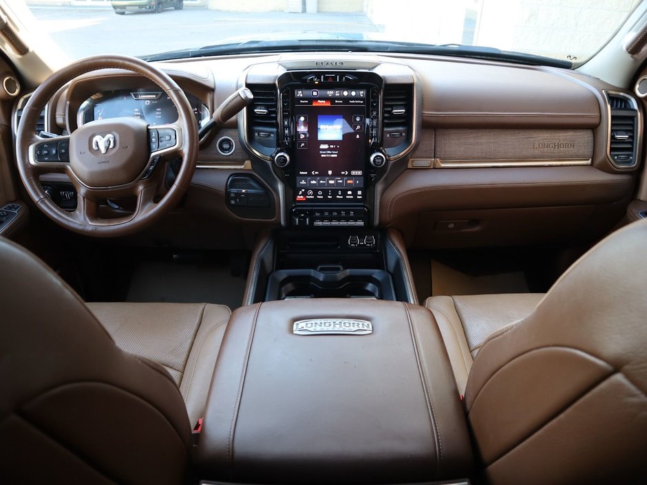 2023 Ram 3500 LIMITED LONGHORN IN DIAMOND BLACK EQUIPPED WITH A 6.7L HO CUMMINS TUBRO DIESEL I6 , 4X4 , 6SPD AISIN HD AUTO , DUALLY , REAR AUT-29