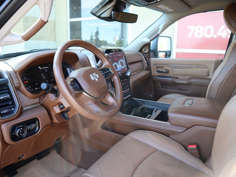 2023 Ram 3500 LIMITED LONGHORN IN DIAMOND BLACK EQUIPPED WITH A 6.7L HO CUMMINS TUBRO DIESEL I6 , 4X4 , 6SPD AISIN HD AUTO , DUALLY , REAR AUT-18