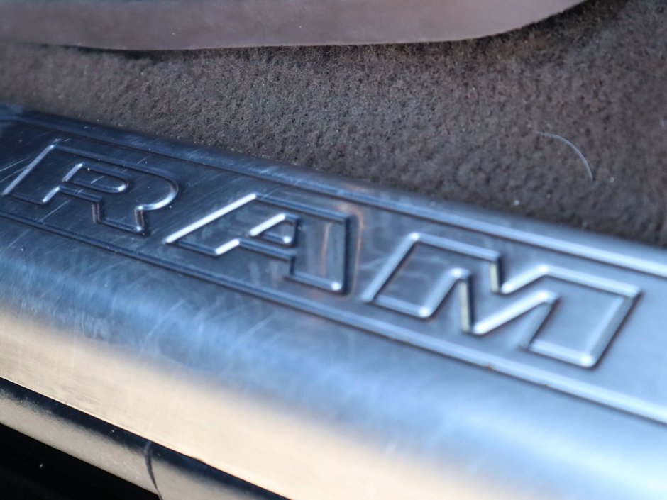 2023 Ram 3500 LIMITED LONGHORN IN DIAMOND BLACK EQUIPPED WITH A 6.7L HO CUMMINS TUBRO DIESEL I6 , 4X4 , 6SPD AISIN HD AUTO , DUALLY , REAR AUT-24