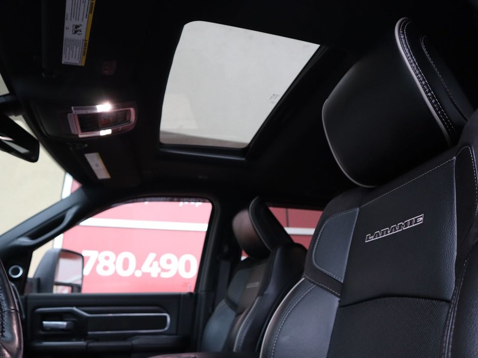 2023 Ram 3500 LARAMIE IN BRIGHT WHITE EQUIPPED WITH A 6.7L CUMMINS TURBO DIESEL I6 , 4X4 , 6SPD AUTO , REAR AUTO LVL AIR SUSPENSION , LARAMIE-22