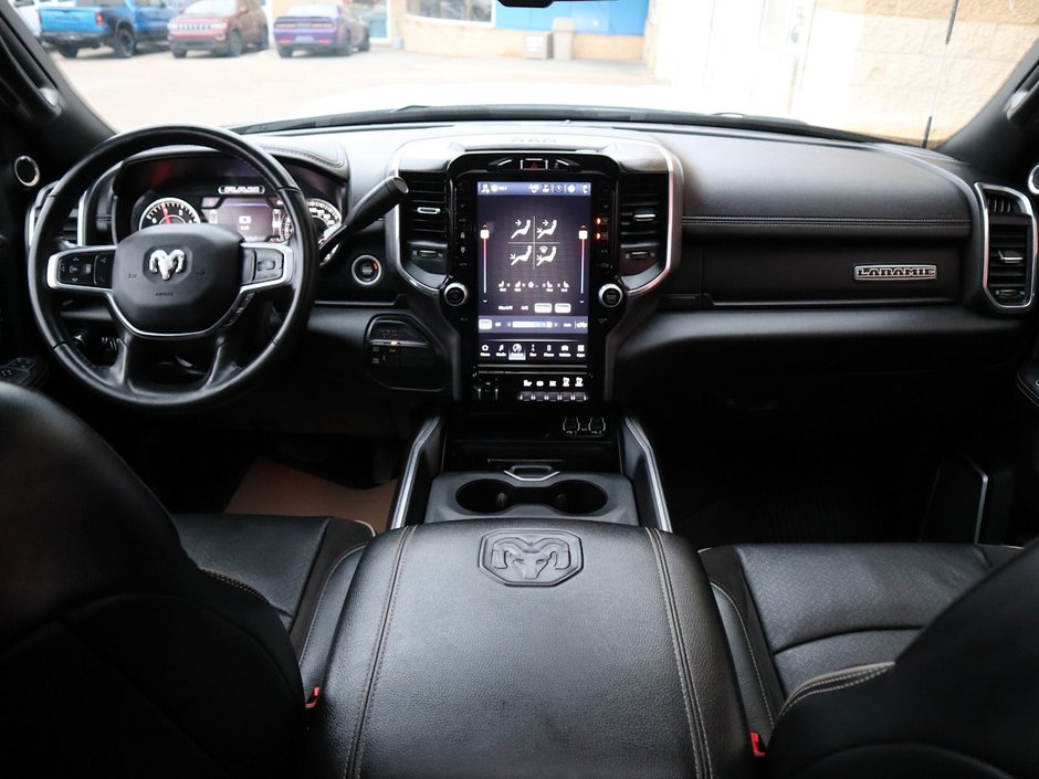 2023 Ram 3500 LARAMIE IN BRIGHT WHITE EQUIPPED WITH A 6.7L CUMMINS TURBO DIESEL I6 , 4X4 , 6SPD AUTO , REAR AUTO LVL AIR SUSPENSION , LARAMIE-26