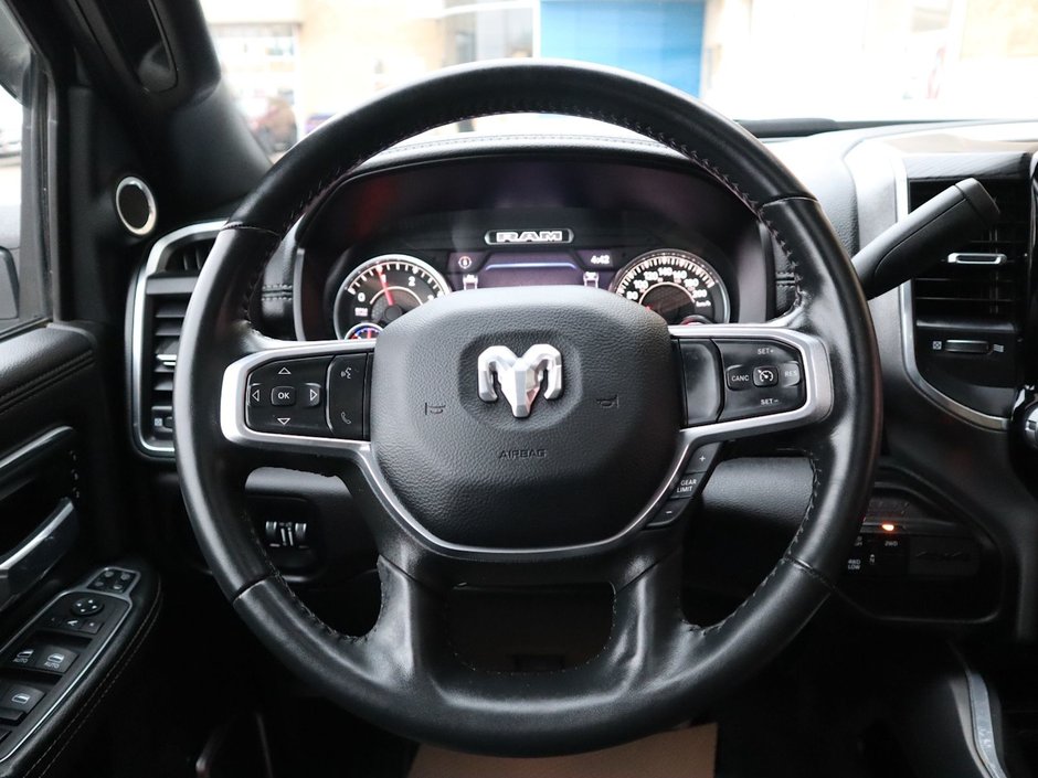 2023 Ram 3500 LARAMIE IN BRIGHT WHITE EQUIPPED WITH A 6.7L CUMMINS TURBO DIESEL I6 , 4X4 , 6SPD AUTO , REAR AUTO LVL AIR SUSPENSION , LARAMIE-28