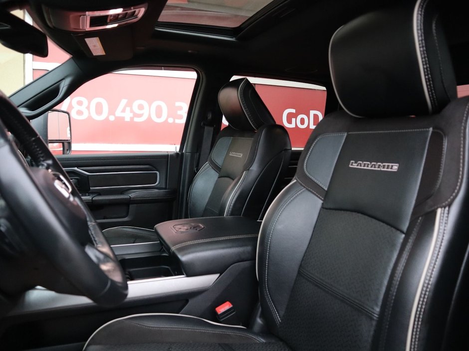 2023 Ram 3500 LARAMIE IN BRIGHT WHITE EQUIPPED WITH A 6.7L CUMMINS TURBO DIESEL I6 , 4X4 , 6SPD AUTO , REAR AUTO LVL AIR SUSPENSION , LARAMIE-20