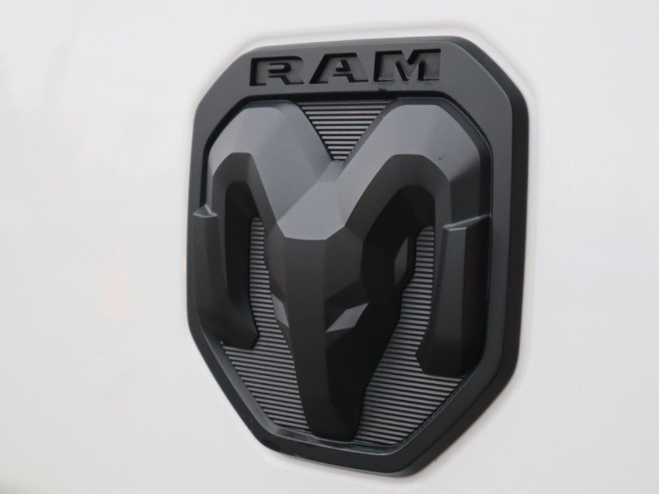 2023 Ram 3500 LARAMIE IN BRIGHT WHITE EQUIPPED WITH A 6.7L CUMMINS TURBO DIESEL I6 , 4X4 , 6SPD AUTO , REAR AUTO LVL AIR SUSPENSION , LARAMIE-14