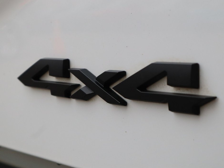 2023 Ram 3500 LARAMIE IN BRIGHT WHITE EQUIPPED WITH A 6.7L CUMMINS TURBO DIESEL I6 , 4X4 , 6SPD AUTO , REAR AUTO LVL AIR SUSPENSION , LARAMIE-15