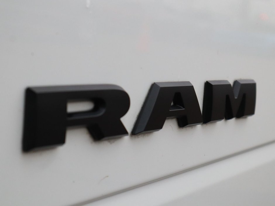 2023 Ram 3500 LARAMIE IN BRIGHT WHITE EQUIPPED WITH A 6.7L CUMMINS TURBO DIESEL I6 , 4X4 , 6SPD AUTO , REAR AUTO LVL AIR SUSPENSION , LARAMIE-13