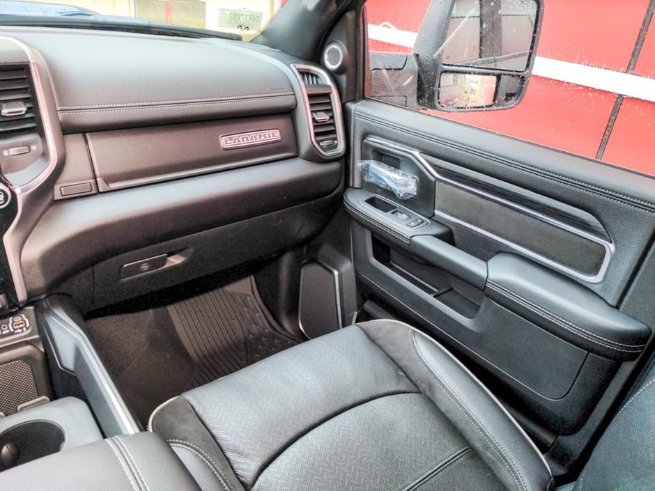 2024 Ram 3500 LARAMIE, 6.7L CUMMINS TURBO DIESEL I-6, HTD/VEN FRONT SEATS, 12 UCONNECT 5 W/NAV, 17SPKR HARMAN/KARDON PREMIUM SOUND SUNROOF, RE-23