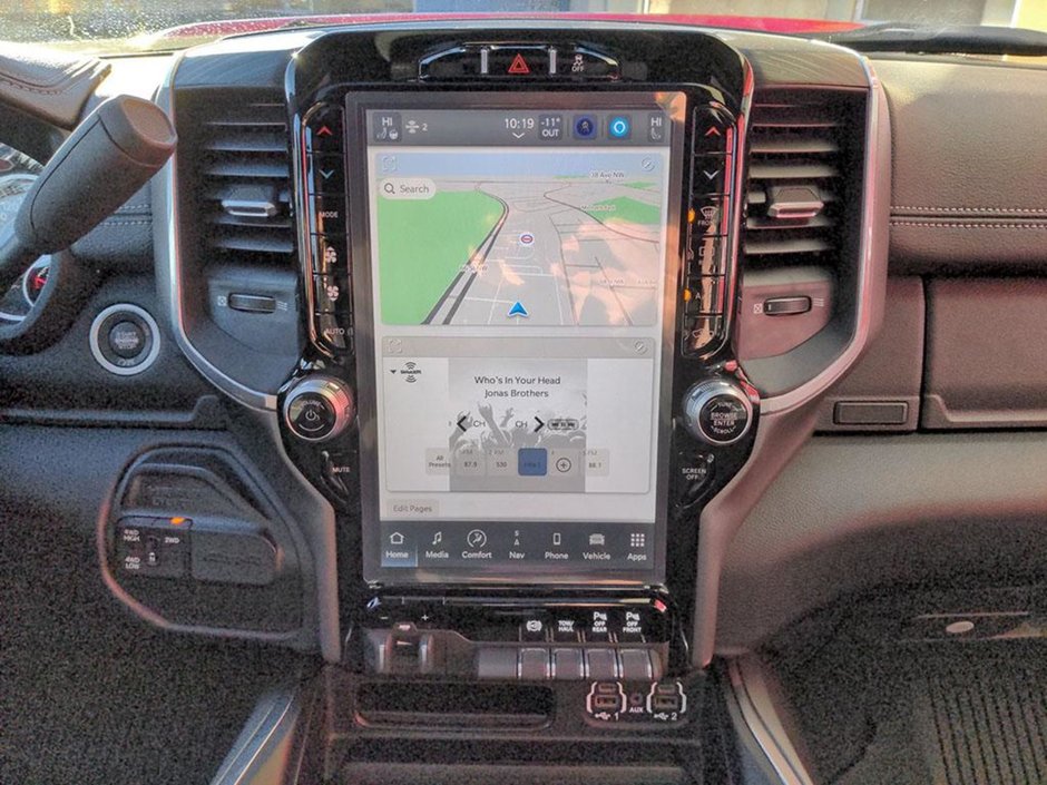 2024 Ram 3500 LARAMIE, 6.7L CUMMINS TURBO DIESEL I-6, 12 UCONNECT 5 W/ NAV, HTD/VEN FRONT SEATS, SUNROOF, 17SPKR HARMAN/KARDON PREMIUM SOUND-19