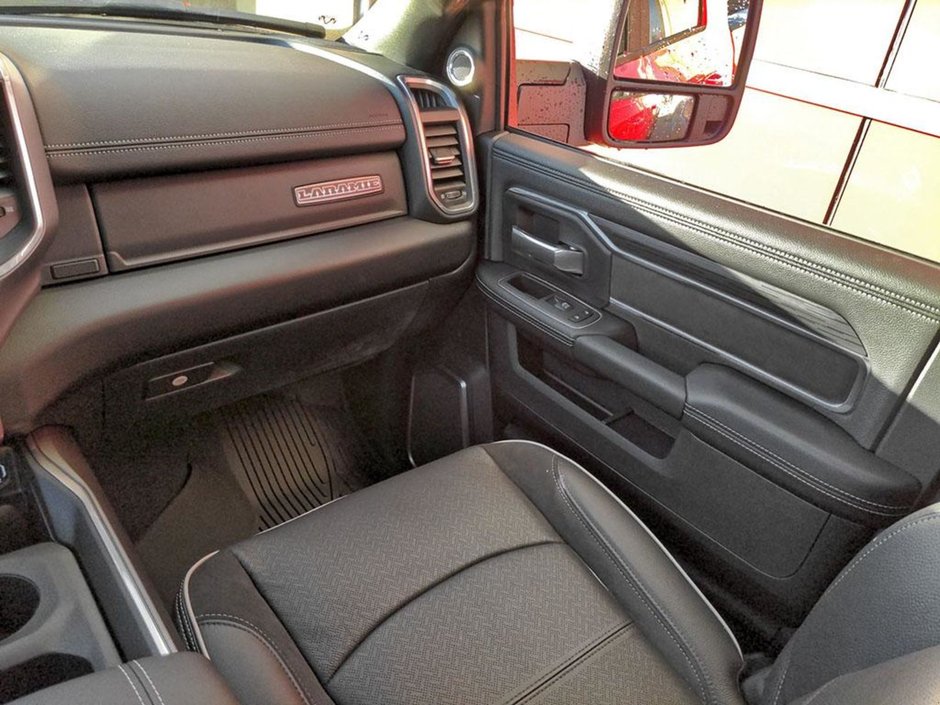 2024 Ram 3500 LARAMIE, 6.7L CUMMINS TURBO DIESEL I-6, 12 UCONNECT 5 W/ NAV, HTD/VEN FRONT SEATS, SUNROOF, 17SPKR HARMAN/KARDON PREMIUM SOUND-25