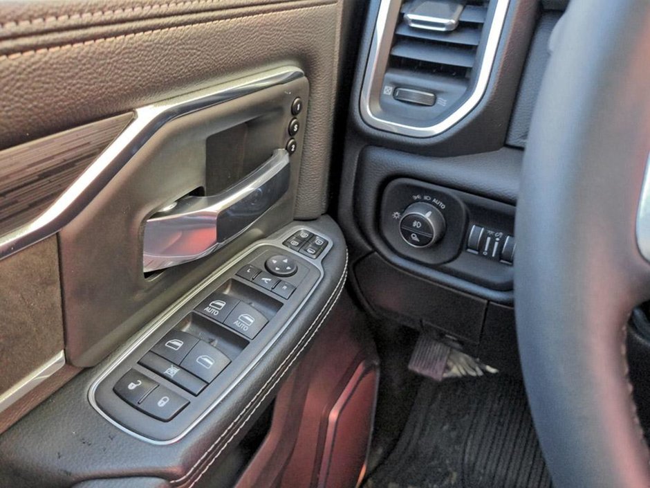 2024 Ram 3500 LARAMIE, 6.7L CUMMINS TURBO DIESEL I-6, 12 UCONNECT 5 W/ NAV, HTD/VEN FRONT SEATS, SUNROOF, 17SPKR HARMAN/KARDON PREMIUM SOUND-16