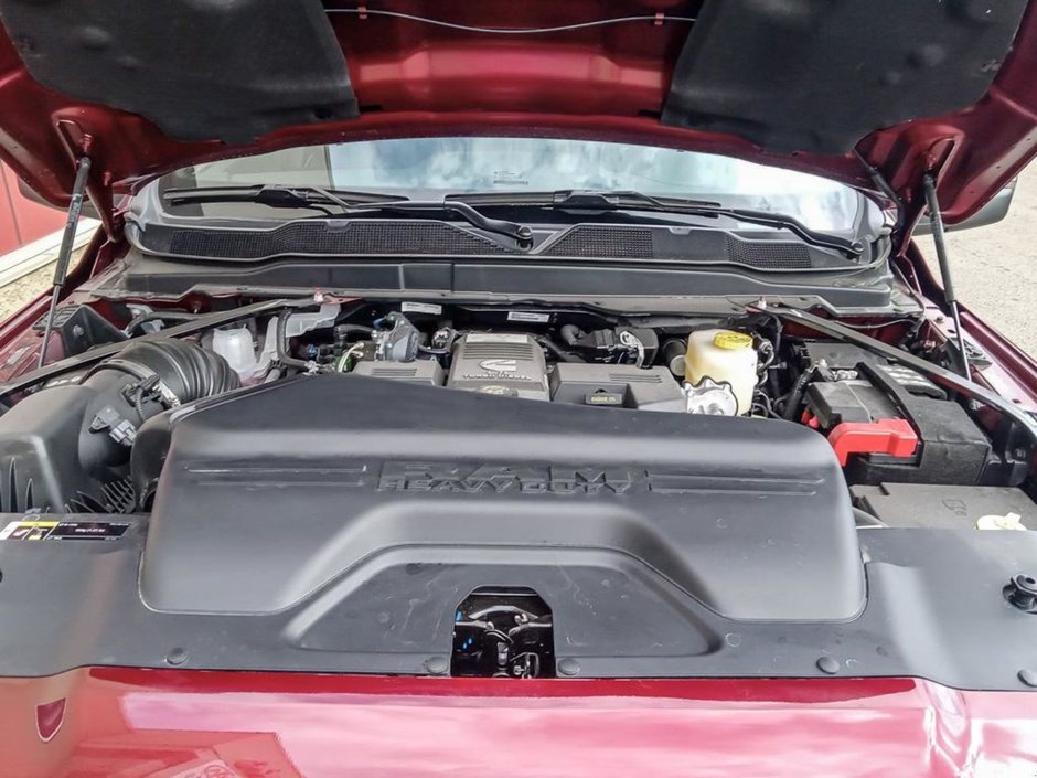 2024 Ram 3500 LARAMIE IN RED PEARL EQUIPPED WITH A 6.7L CUMMINS TURBO DIESEL I6 , 4X4 , 6SPD AUTO , SUNROOF , REAR AUTO LEVELLING AIR SUSPENSI-9